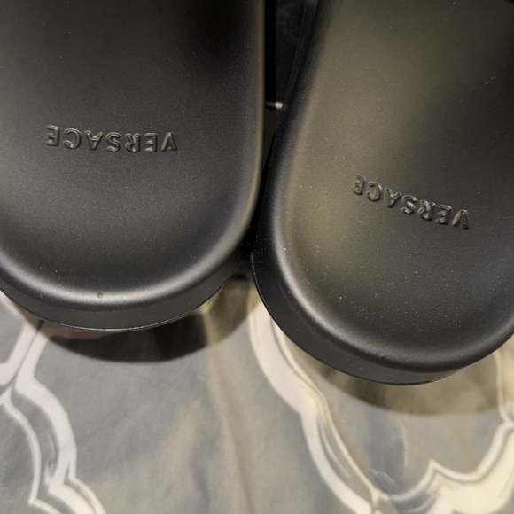 VERSACE MEDUSA POOL SLIDES - Picture 5 of 10